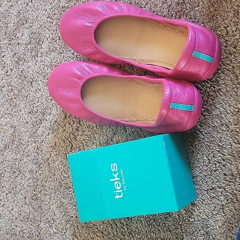 Tieks by Gavrieli Size 9 Fuchsia